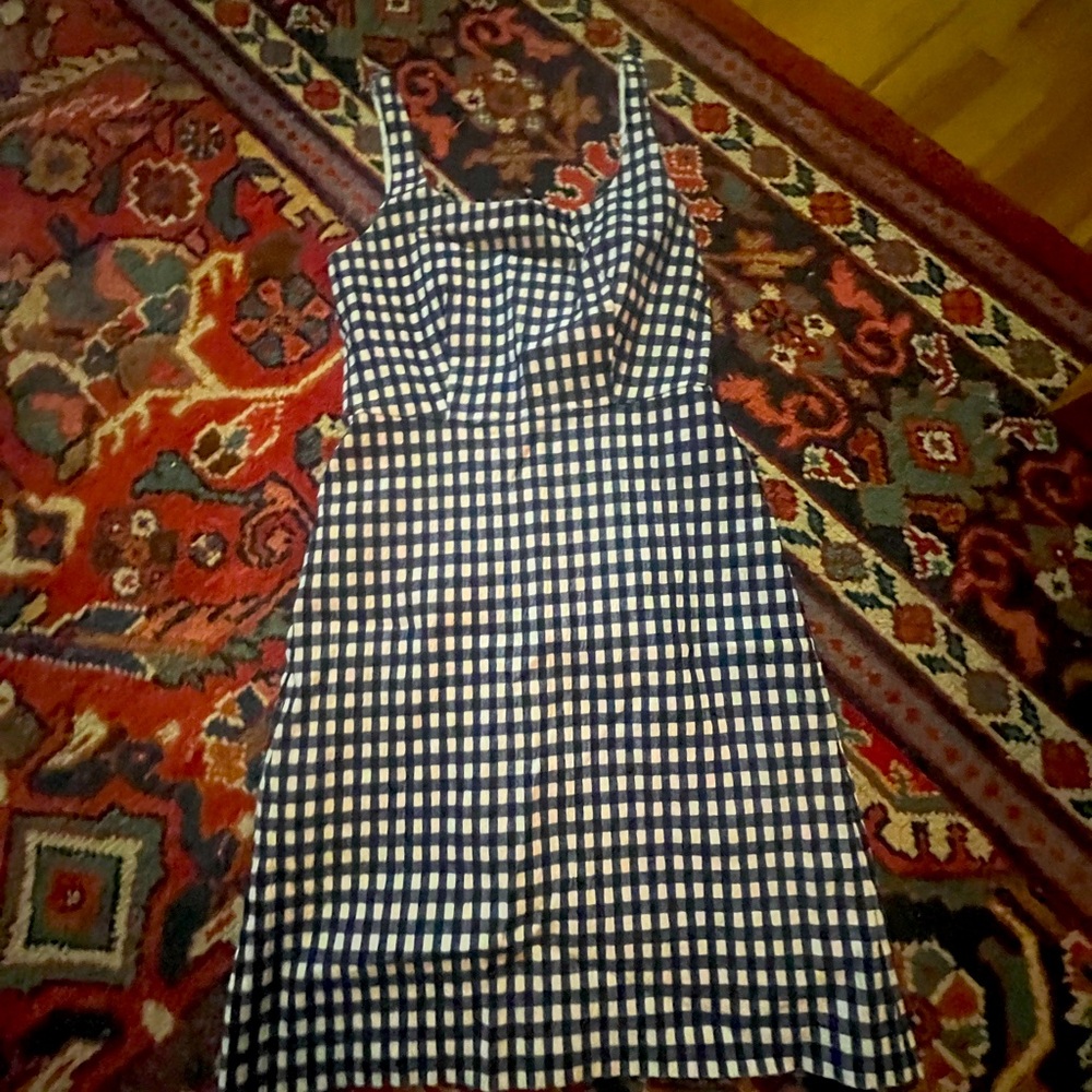 *Never worn* J Crew size 6 dress. Zipper in the back. Mid-length. Like new.